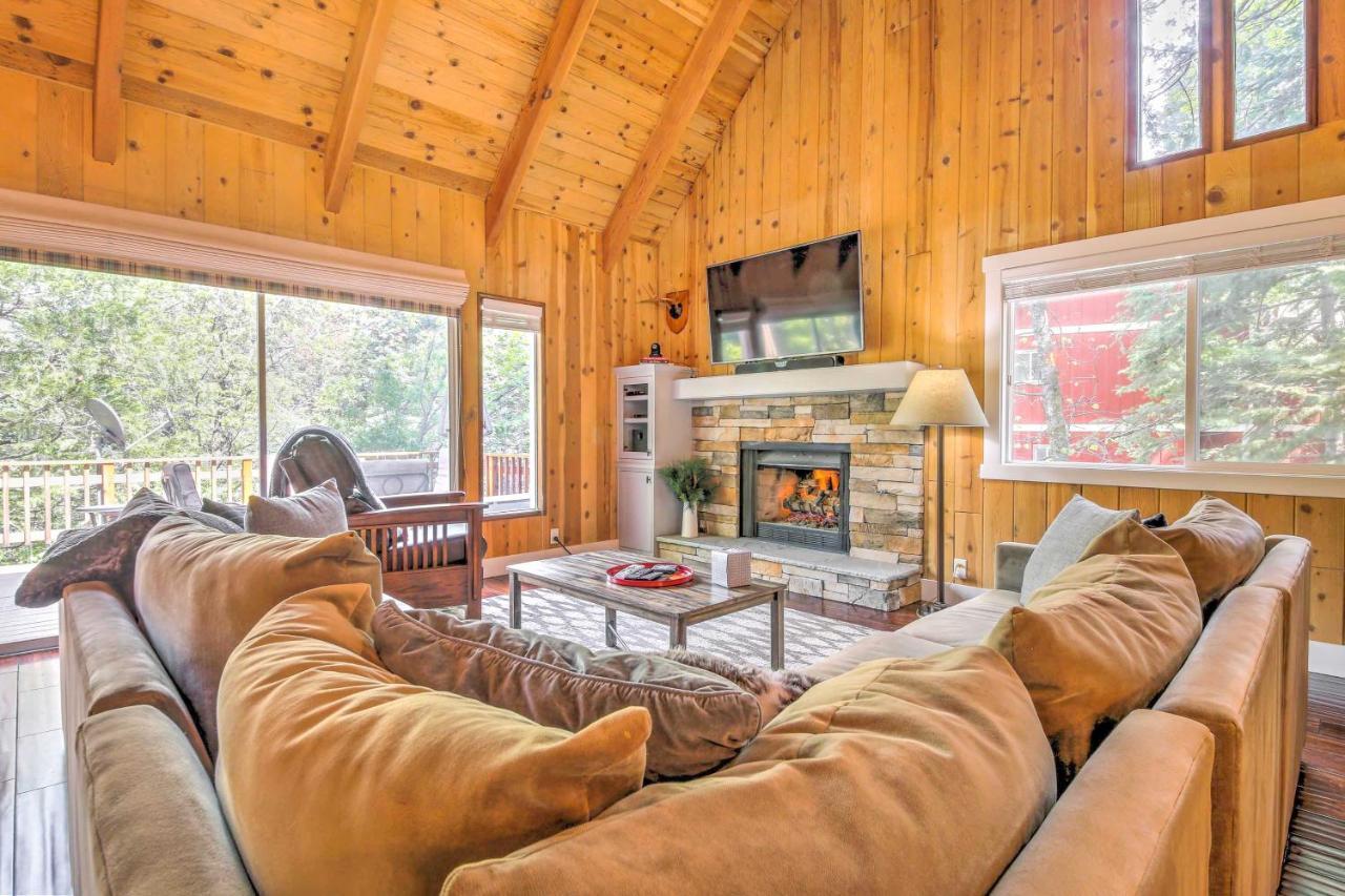 Gorgeous Lake Arrowhead Retreat Game Room And Deck Exterior foto