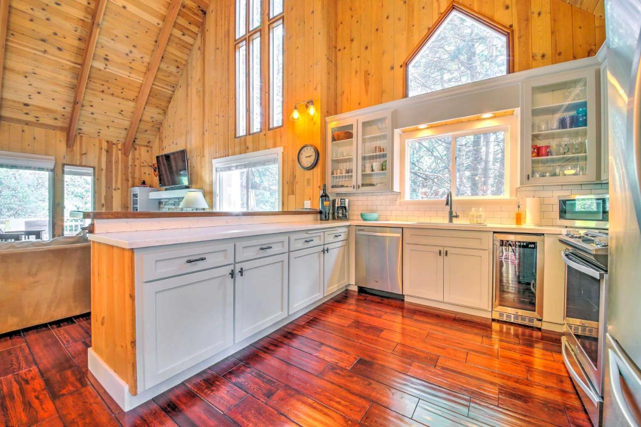 Gorgeous Lake Arrowhead Retreat Game Room And Deck Exterior foto